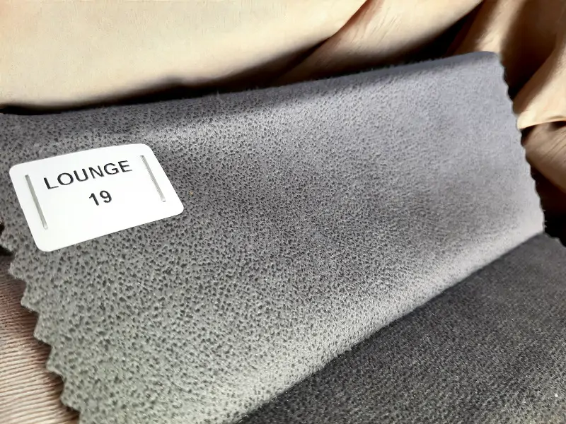 LOUNGE 19