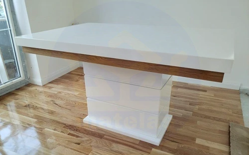 Trpezarijski sto LINIJE